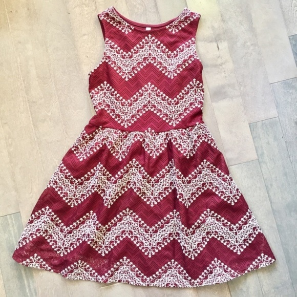 Burgandy Zig Zag Dress - Picture 2 of 7